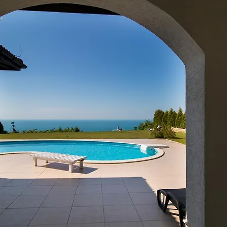 Private First Line With Sea View In Blacksearama Golf בלצ'יק